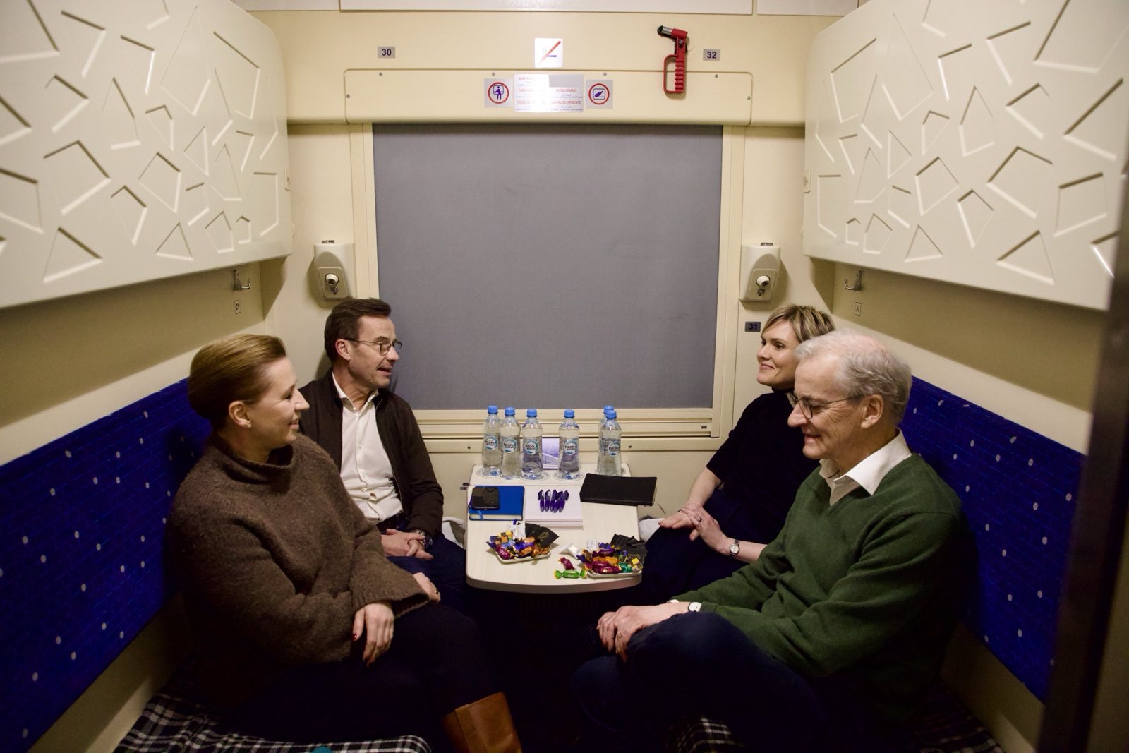 Mette Frederiksen med den Svenske, Norske og Islandske statsminister i tog kupe