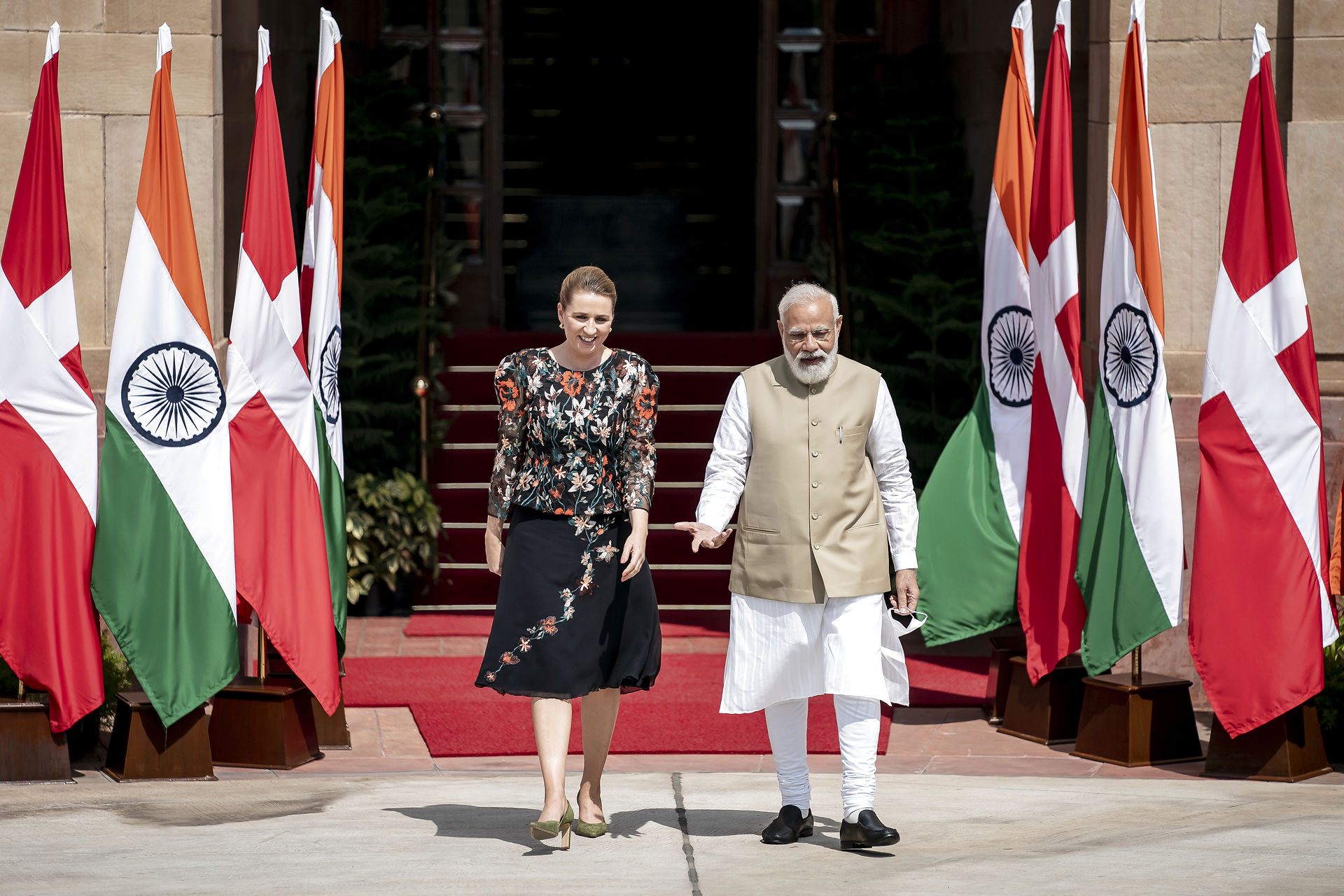 Statsminister Mette Frederiksen mødes med Indiens premierminister Narendra Modi ved præsidentpaladset Rashtrapati Bhawan i New Delhi i Indien i forbindelse med statsministerens officielle besøg i Indien.