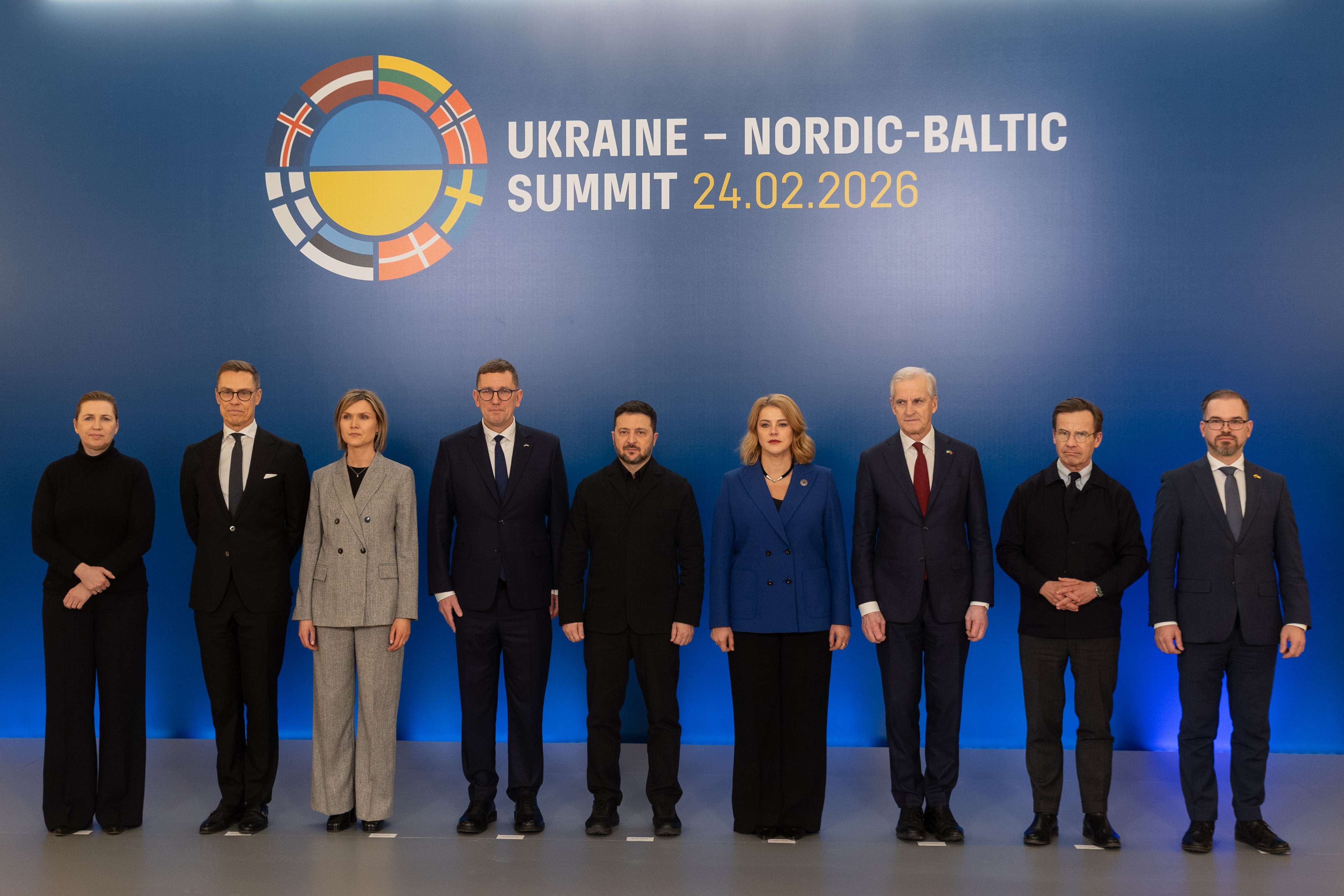 Family Photo med de nordisk-baltiske ledere og Zelenskyy 