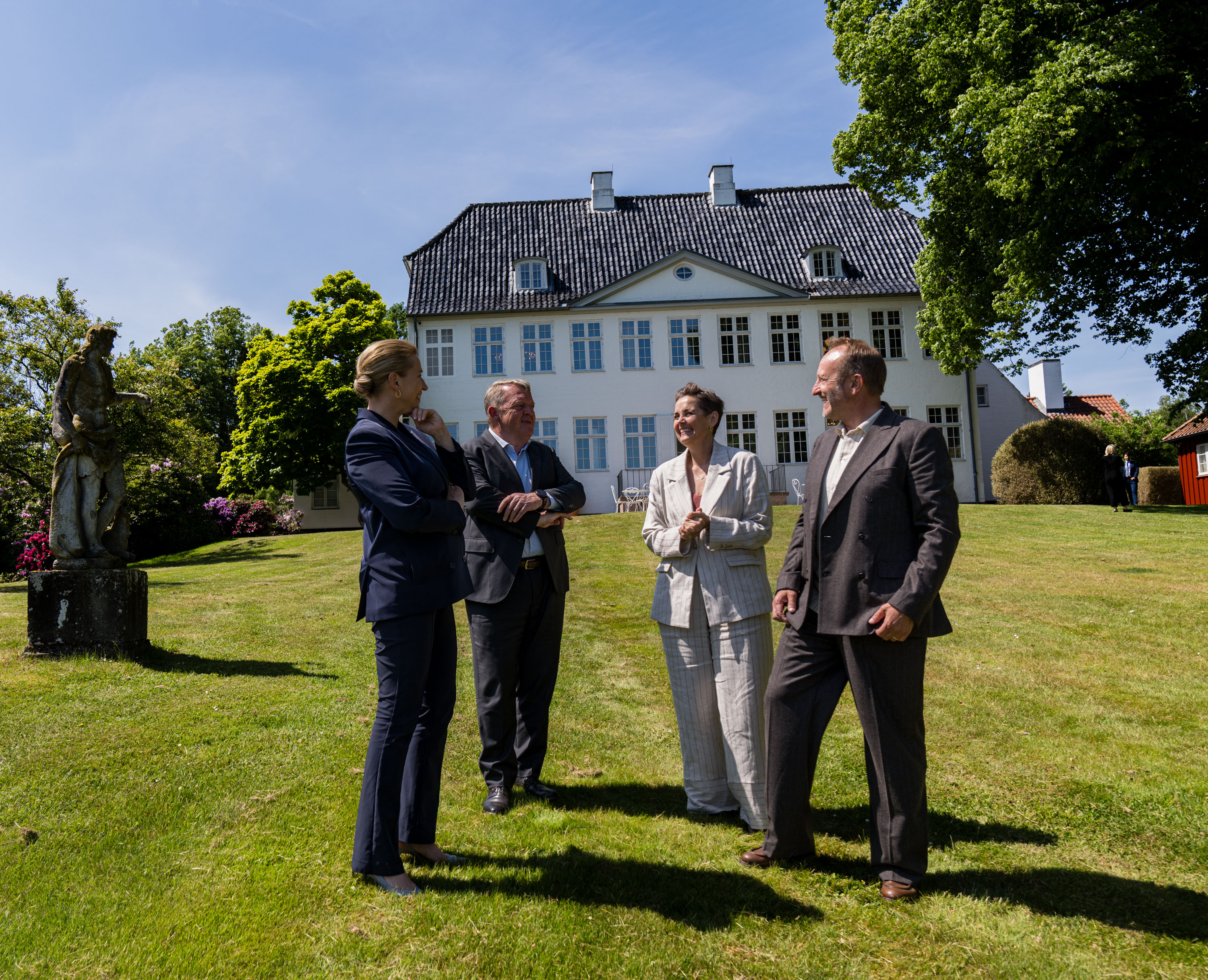 Statsministeren, økonomi- og indenrigsministeren, udenrigsministeren og erhvervs- og konkurrencekraftsministeren på Marienborg.