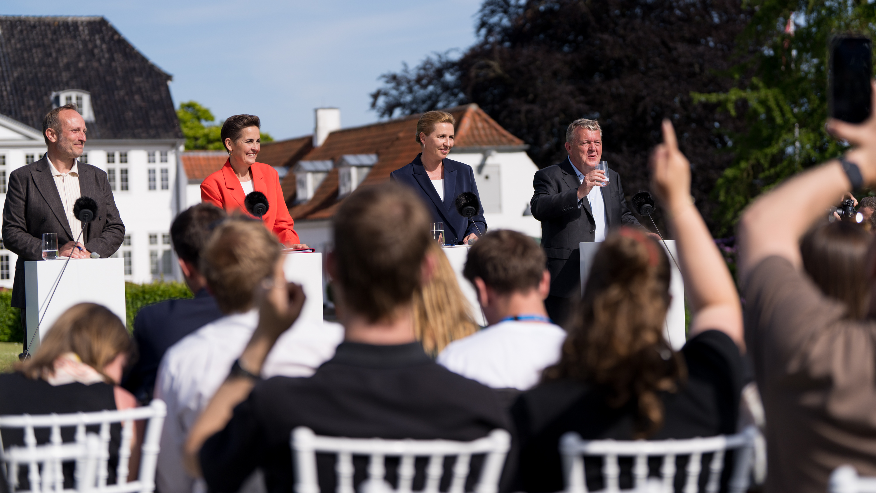 Statsministeren, økonomi- og indenrigsministeren, udenrigsministeren og erhvervs- og konkurrencekraftsministeren præsenterer regeringsgrundlag