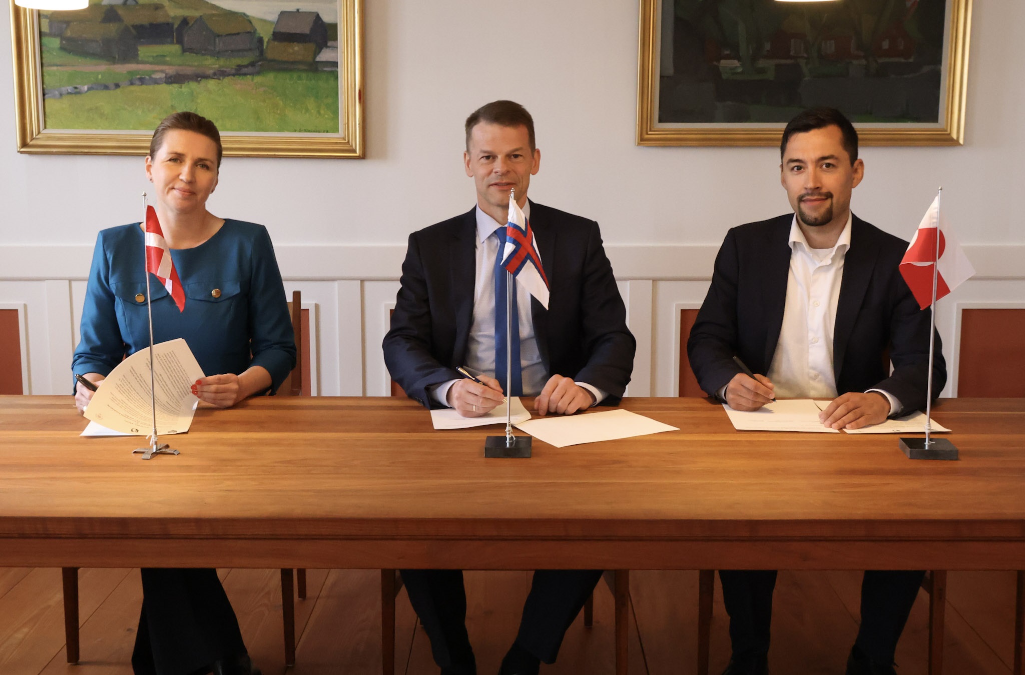 Statsminister Mette Frederiksen, Færøernes lagmand Bárður á Steig Nielsen og Grønlands landsstyreformand efter møde i Udenrigs-, Sikkerheds- og Forsvarspolitisk Kontaktudvalg.