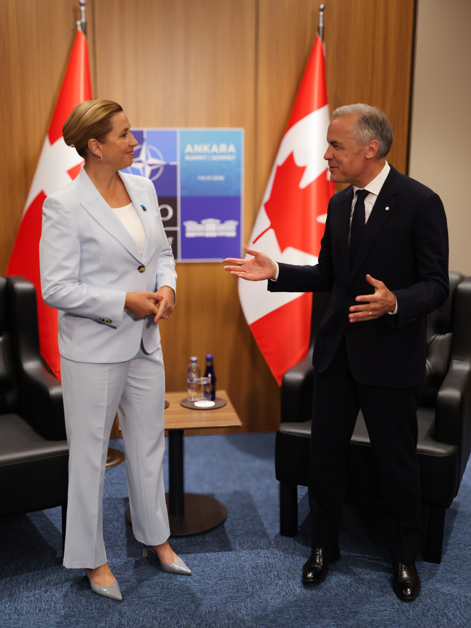 Statsminister Mette Frederiksen og Canadas premiereminister Mark Carney