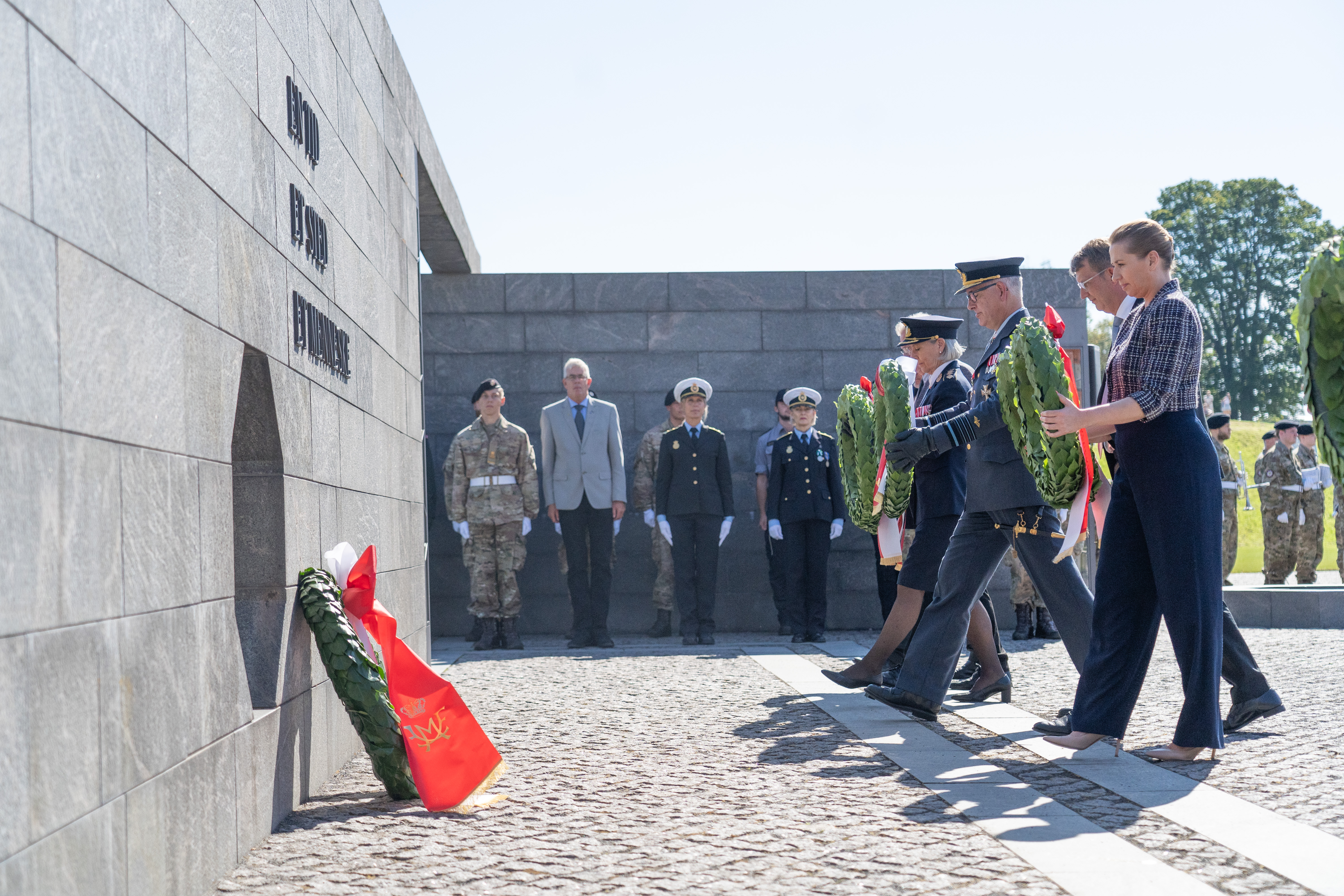 Statsminister Mette Frederiksen og Forsvarschef Flemming Lentfer til kranselægning ved Monument for Danmarks Internationale Indsats