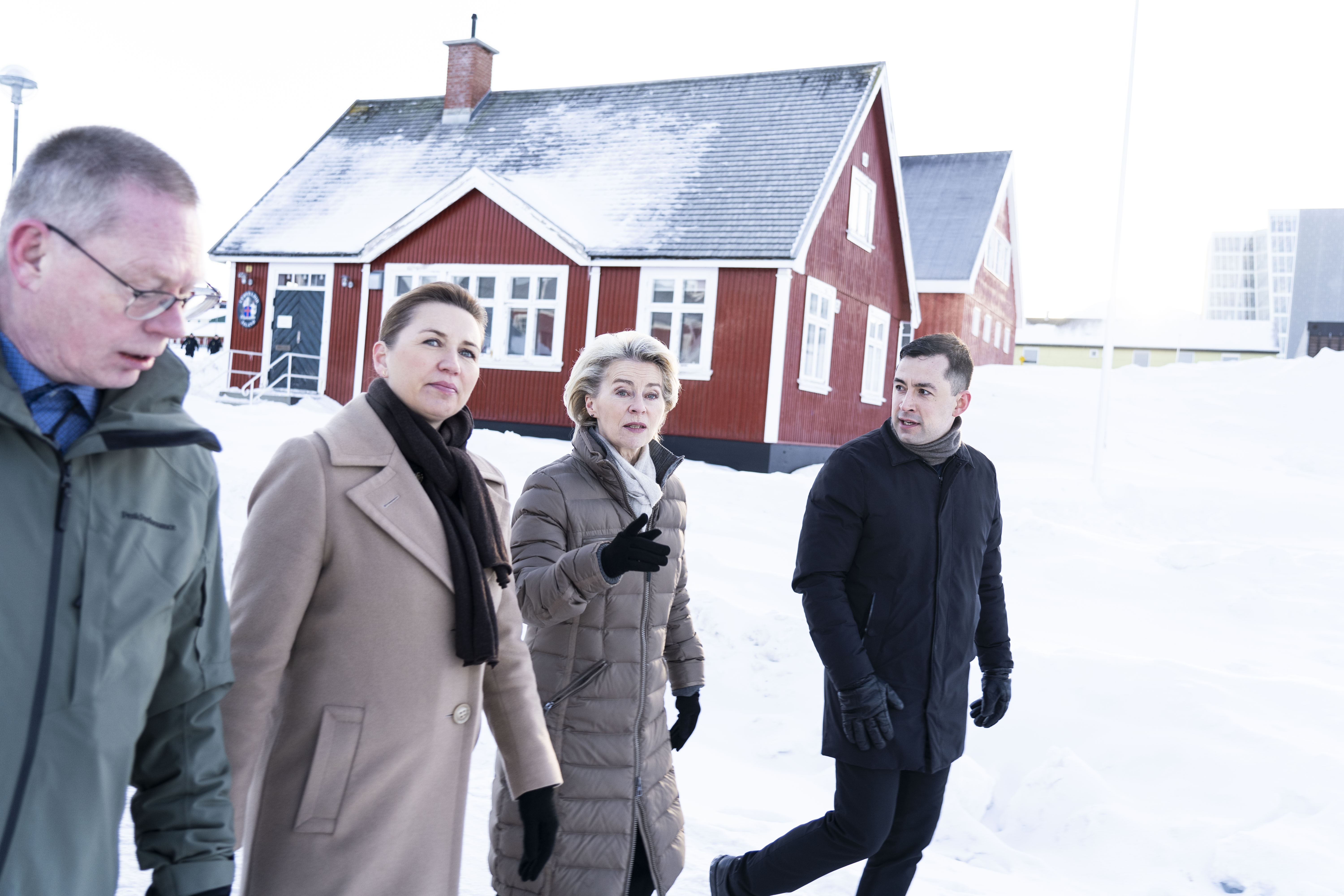 Lagmand Aksel V. Johannesen, statsminister Mette Frederikesen og EU-Kommisionsformand Ursula von der Leyen i Grønland
