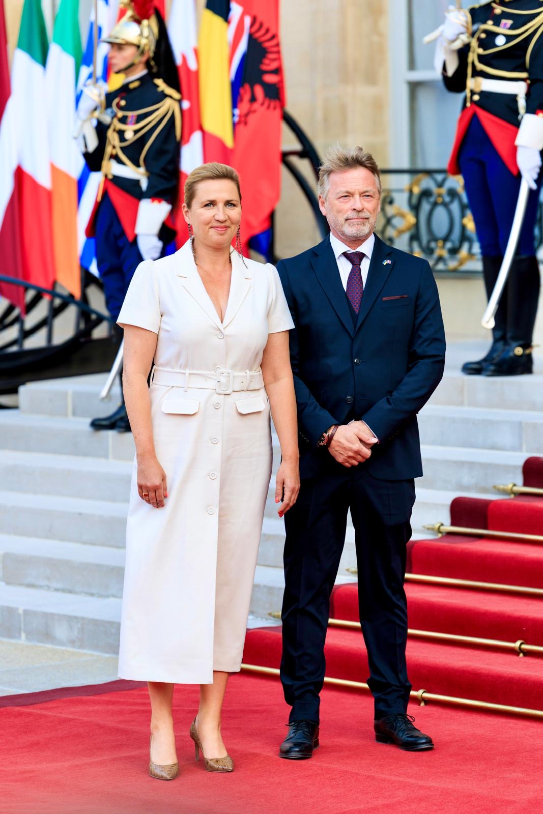 Statsminister Mette Frederiksen og hendes mand på Tengberg på den røde løber.