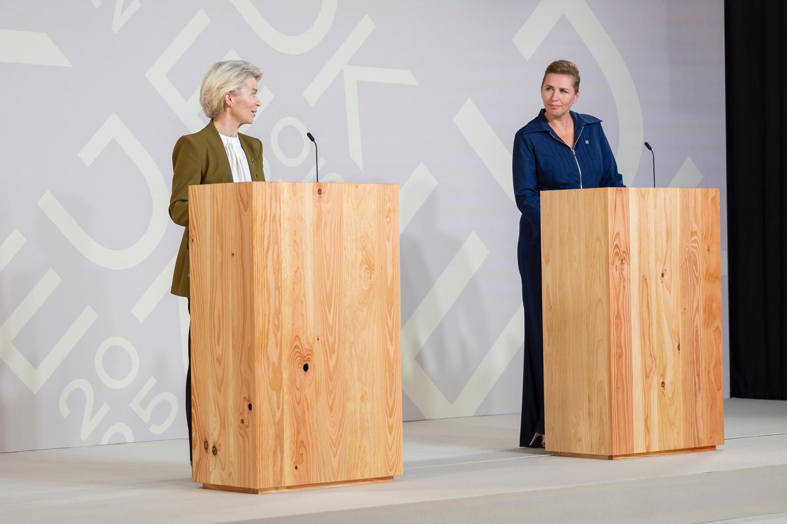 Statsministeren og kommissionsformanden holder pressemøde på Aarhus Universitet