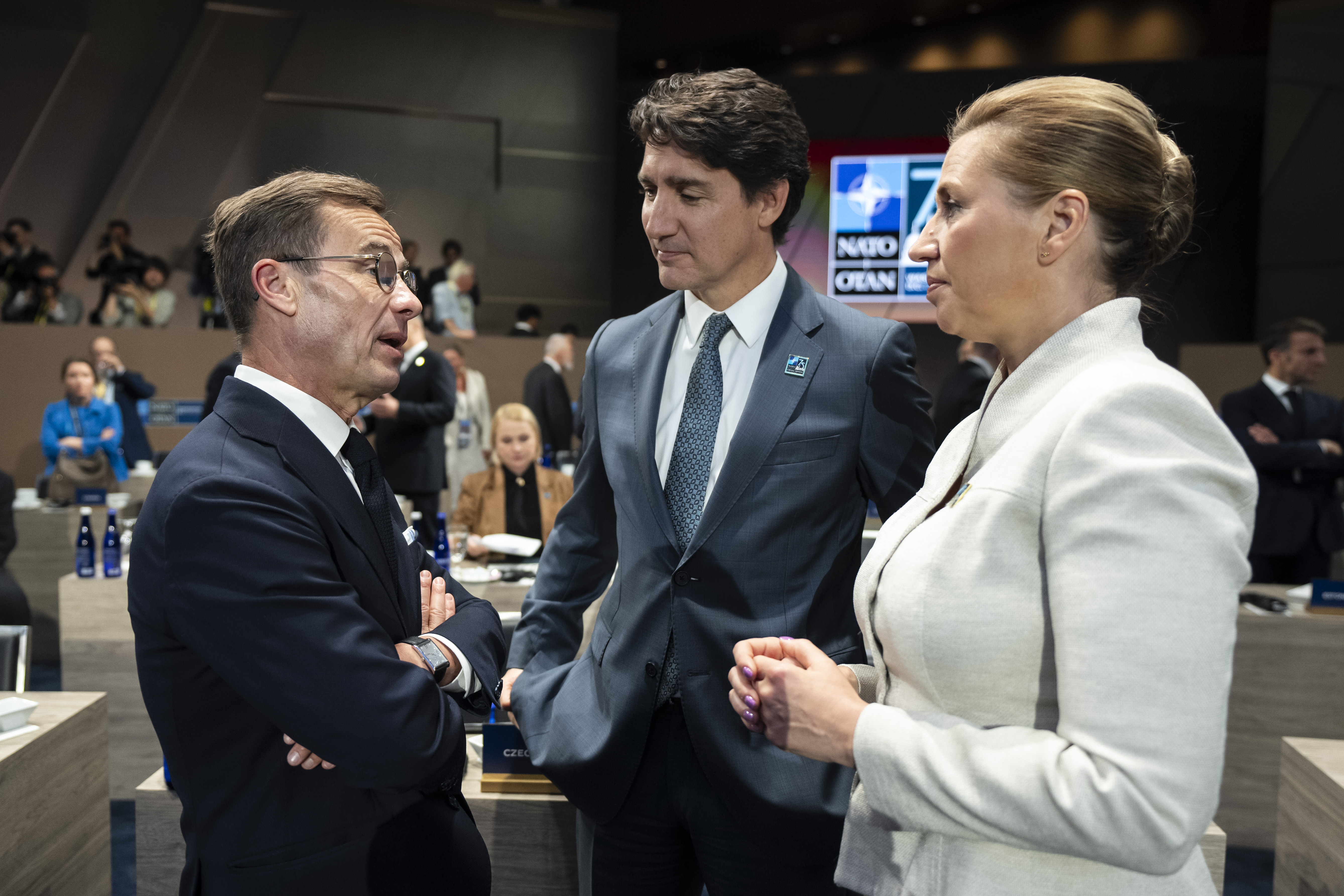 Statsminister Mette Frederiksen taler med Canadas premierminister Justin Trudeau og Sveriges statsminister Ulf Kristersson