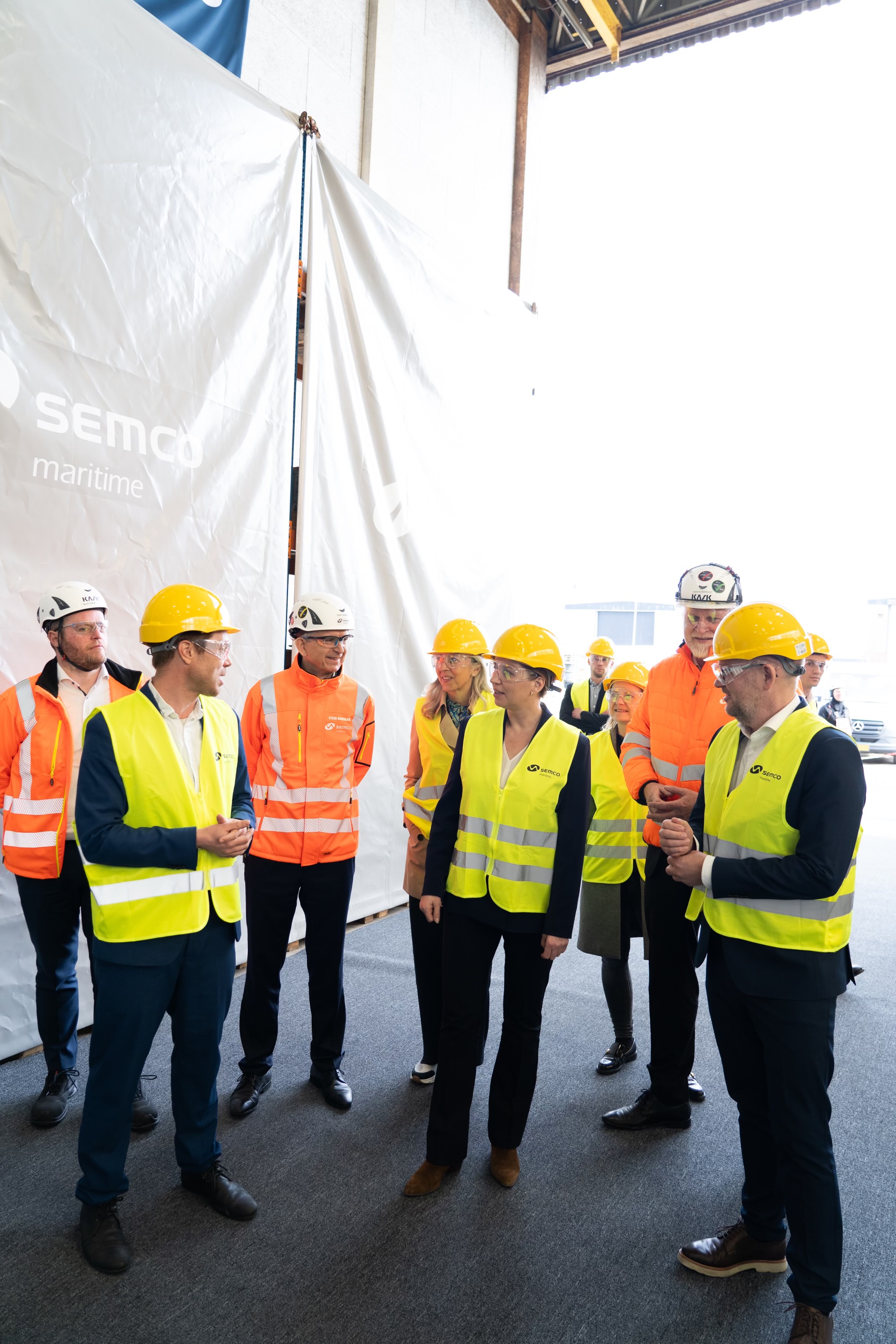 Statsminister Mette Frederiksen taler med ansatte ved Semco Maritime