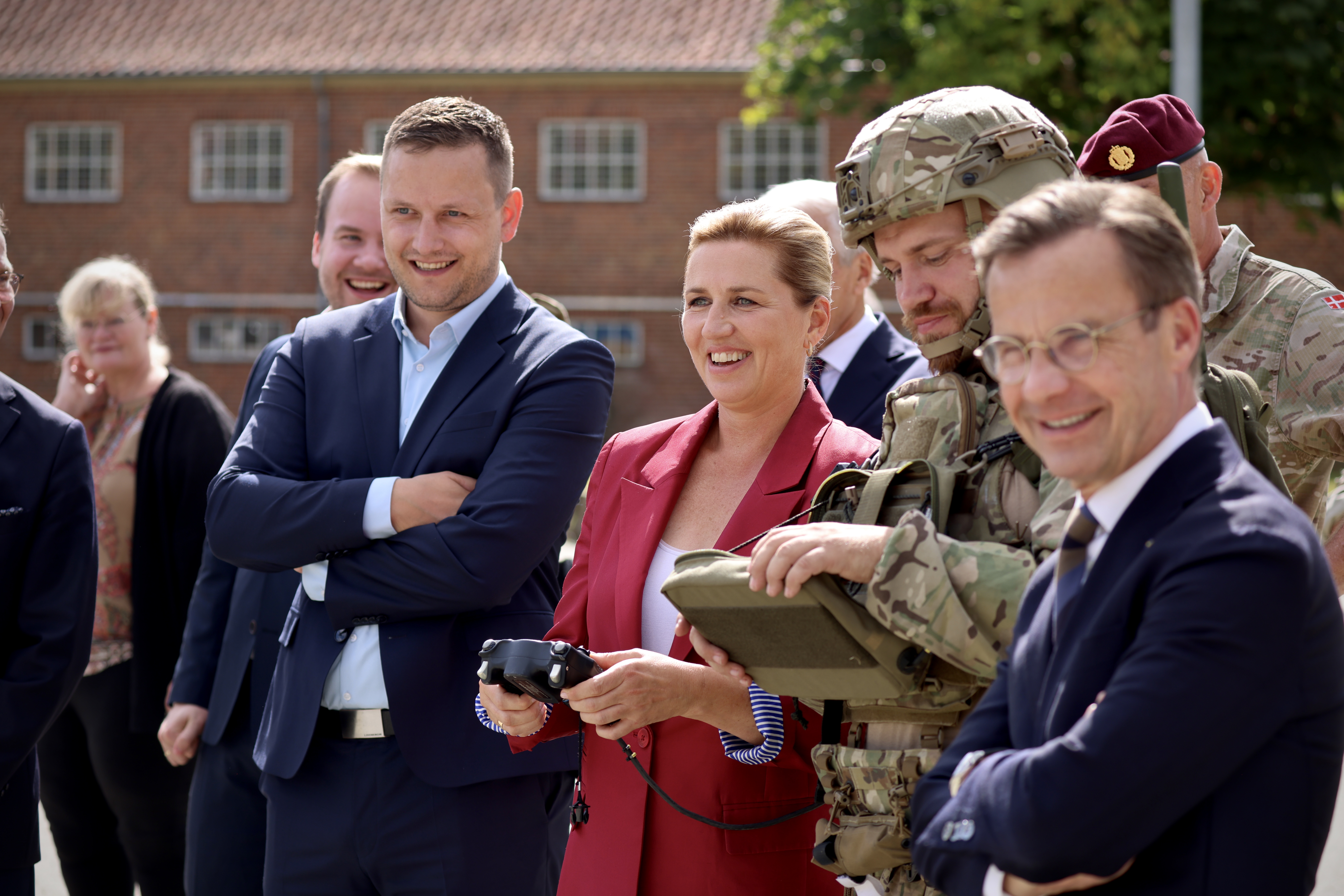 Mette Frederiksen og Jens Frederik på Høvelte Kaserne.