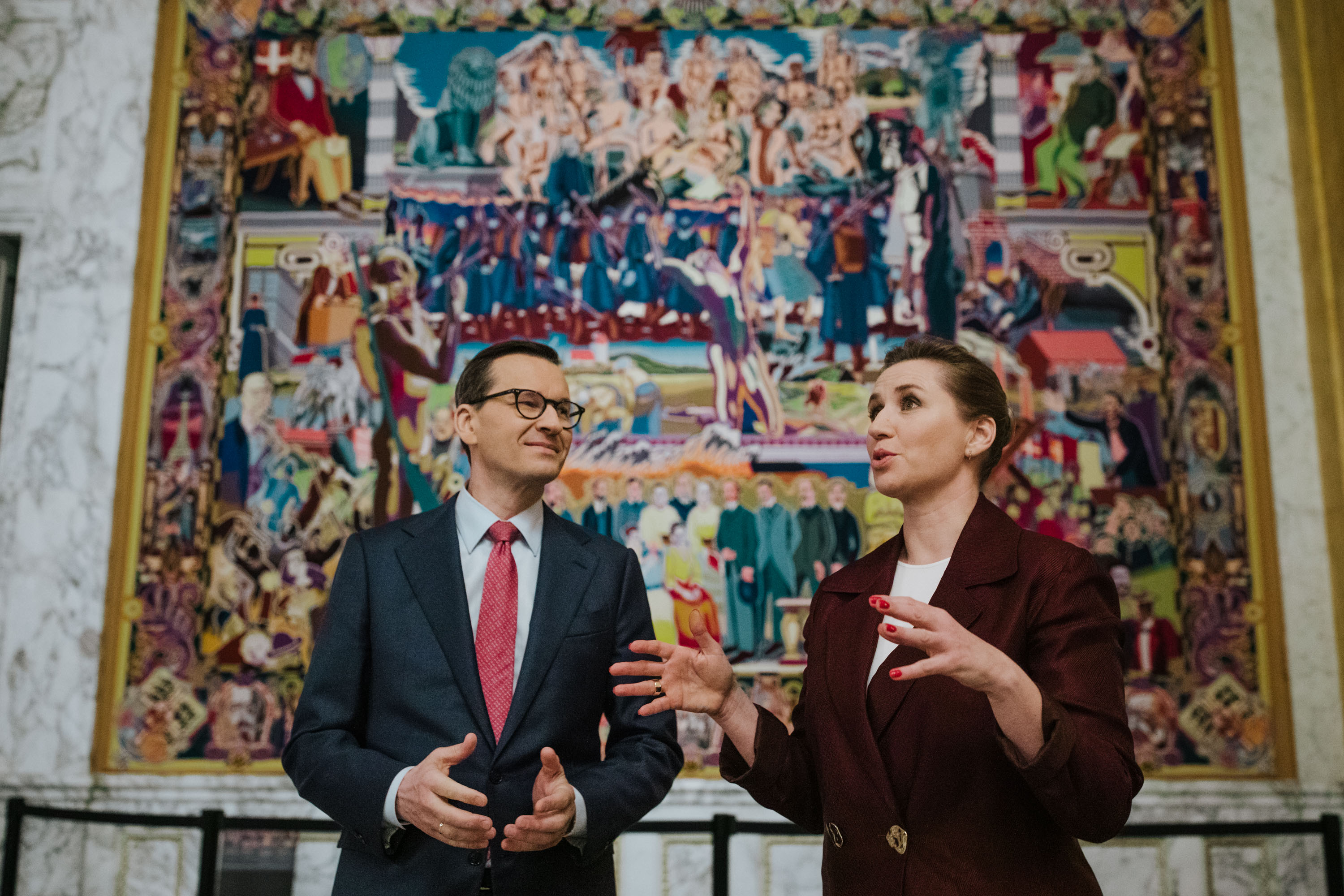 Statsminister Mette Frederiksen viser Polens premierminister Mateusz Morawiecki rundt i de Kongelige Repræsentationslokaler