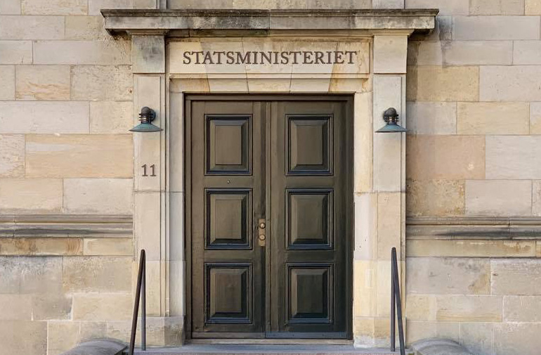 Statsministeriets dør ved Prins Jørgens Gård 11