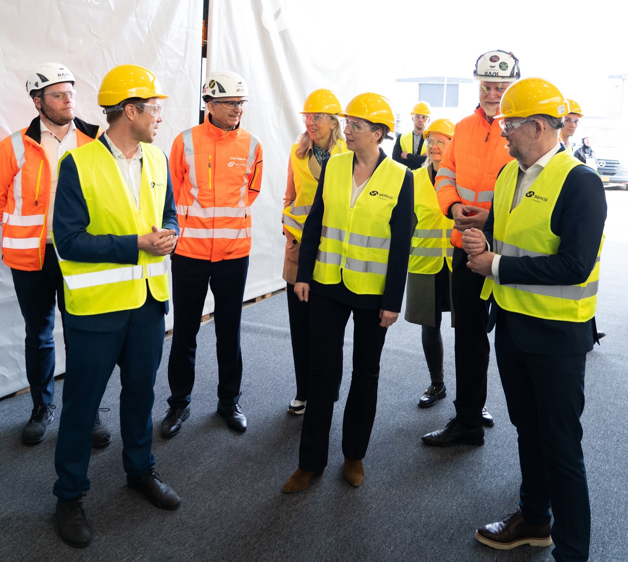 Statsminister Mette Frederiksen taler med ansatte ved Semco Maritime