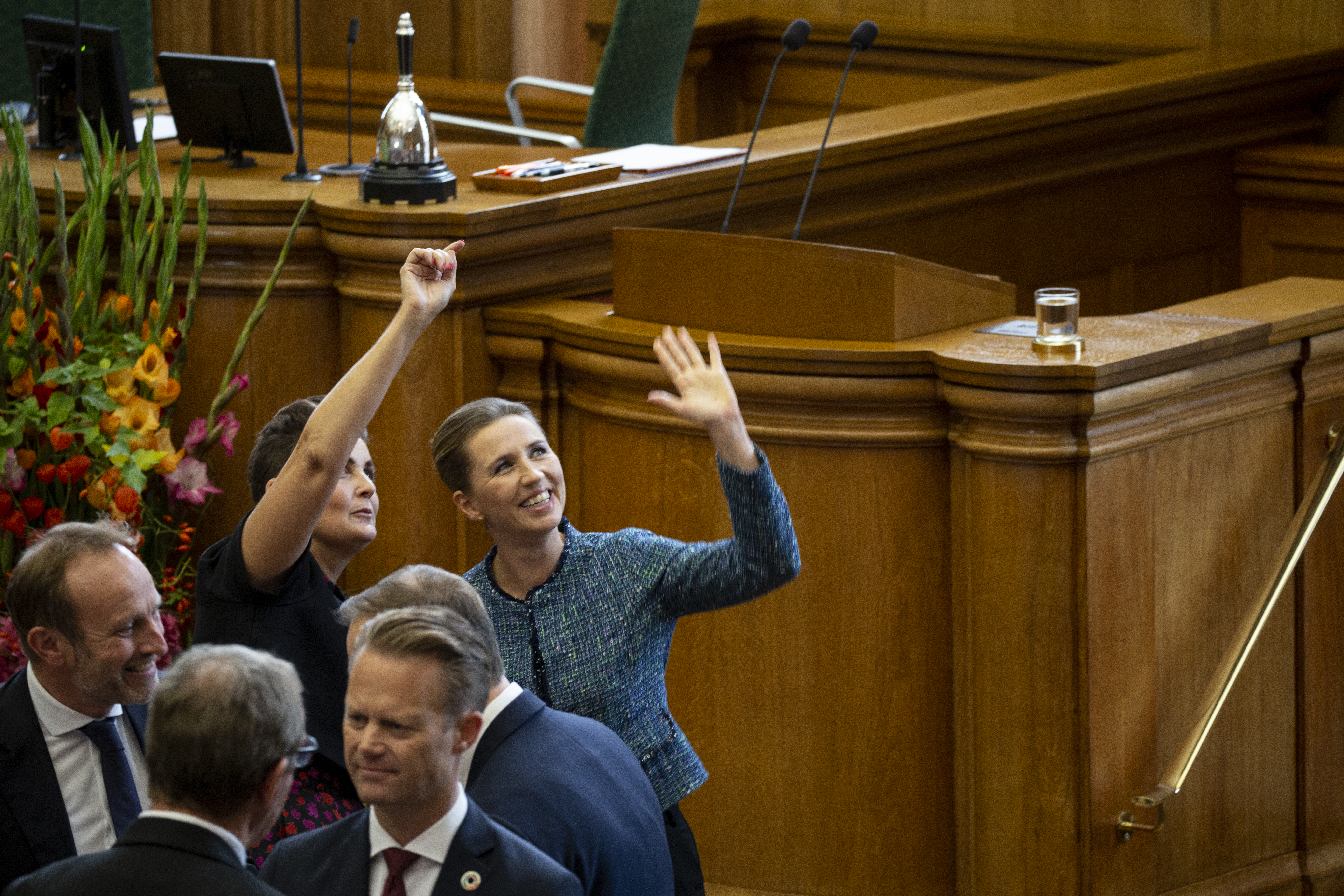 Pia Olsen Dyhr og statsminister Mette Frederiksen i Folketingssalen ved åbningen 2019