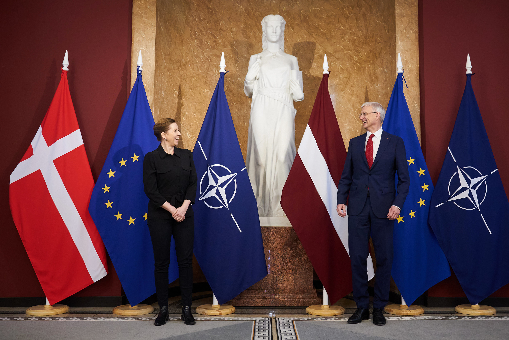 Statsminister Mette Frederiksen med den lettiske premierminister Krišjānis Kariņš.