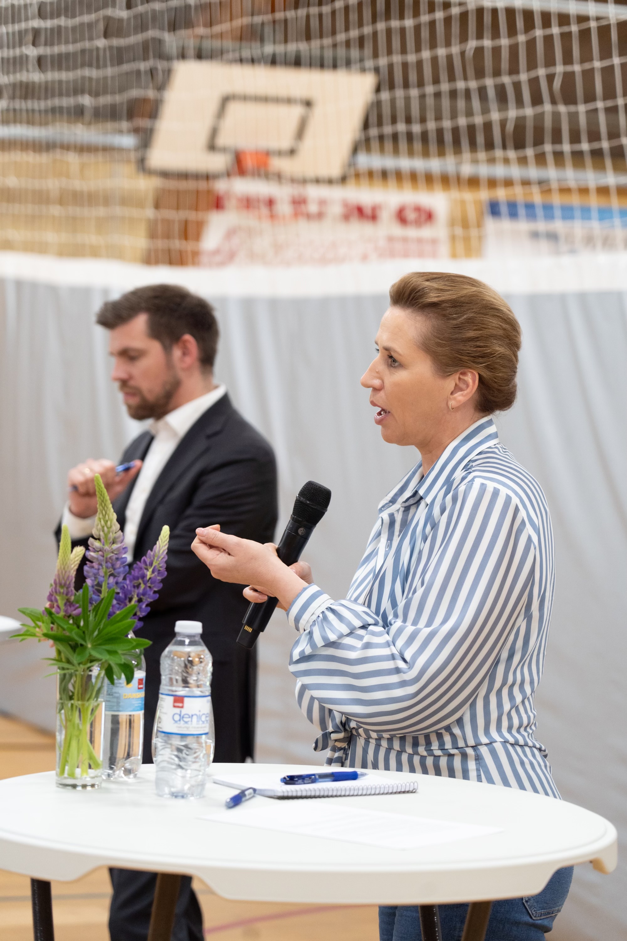 Statsminister Mette Frederiksen taler til borgermødet i Frederikshavn