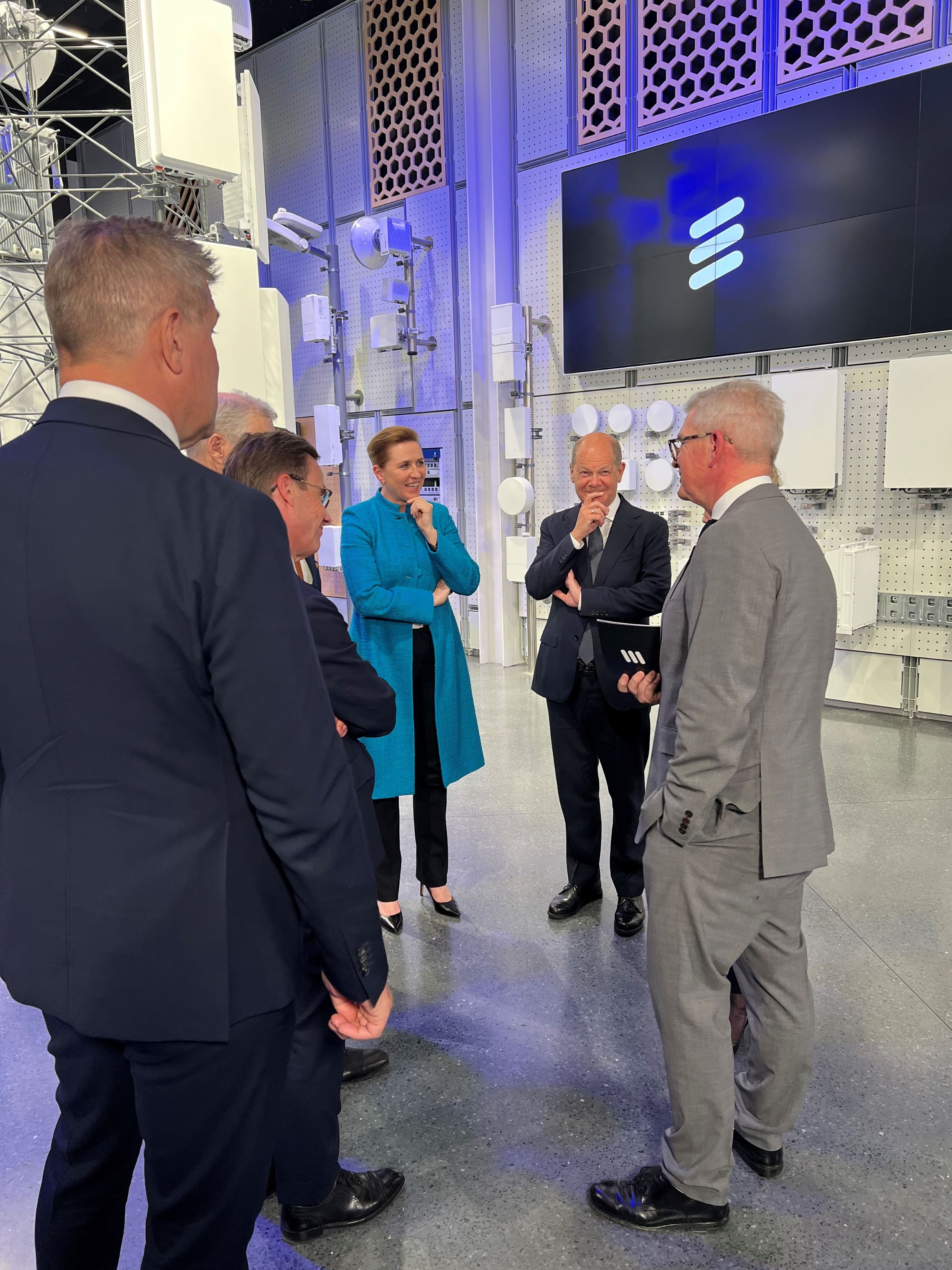 Statsminister Mette Frederiksen sammen med Sveriges statsminister Ulf Kristersson, Tysklands forbundskansler Olaf Scholz, Norges statsminister Jonas Gahr Støre, Finlands statsminister Petteri Orpo og Islands statsminister Bjarni Benediktsson