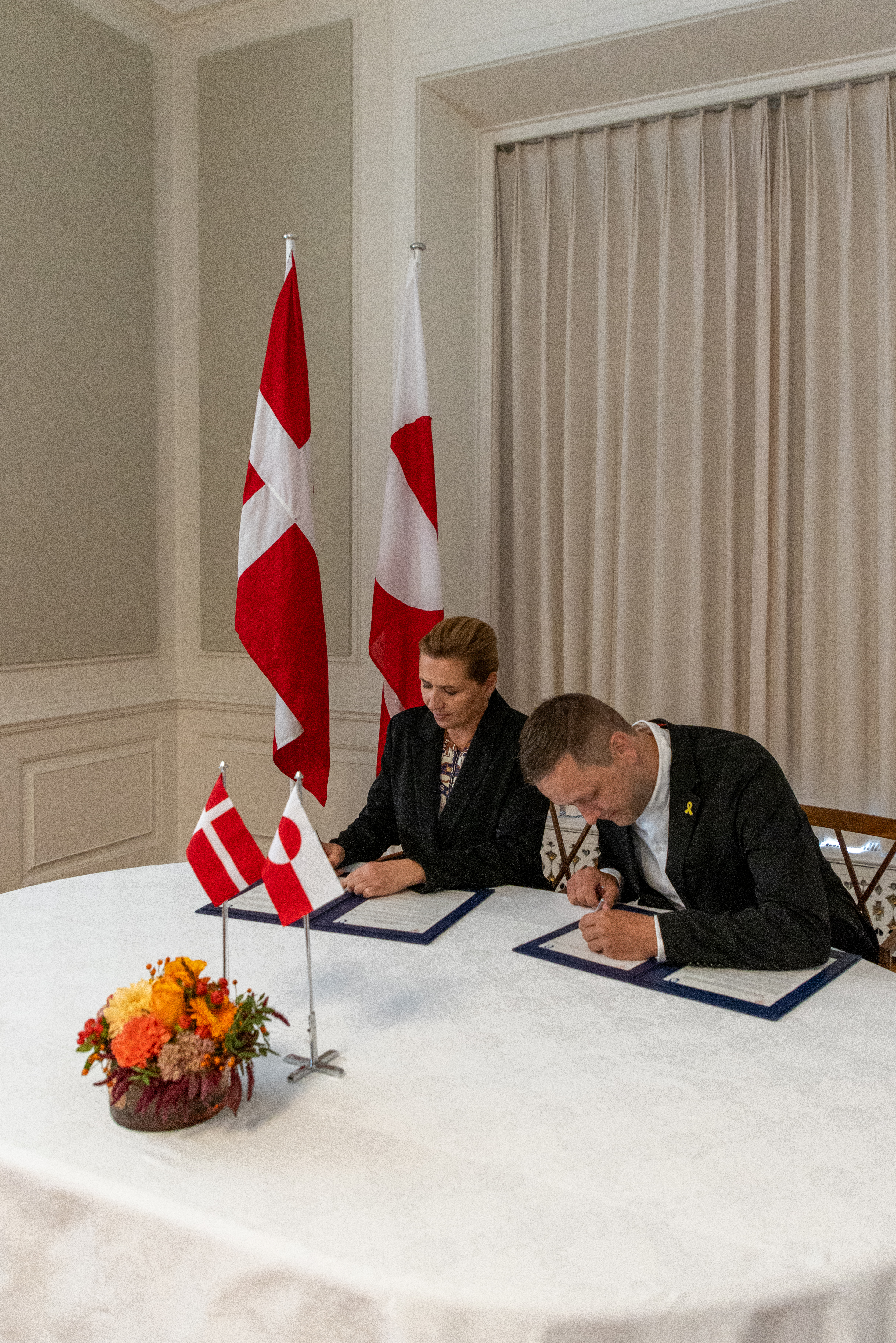 Statsministeren og Formanden for Naalakkersuisut underskriver rammeaftale for et selvbærende Grønland