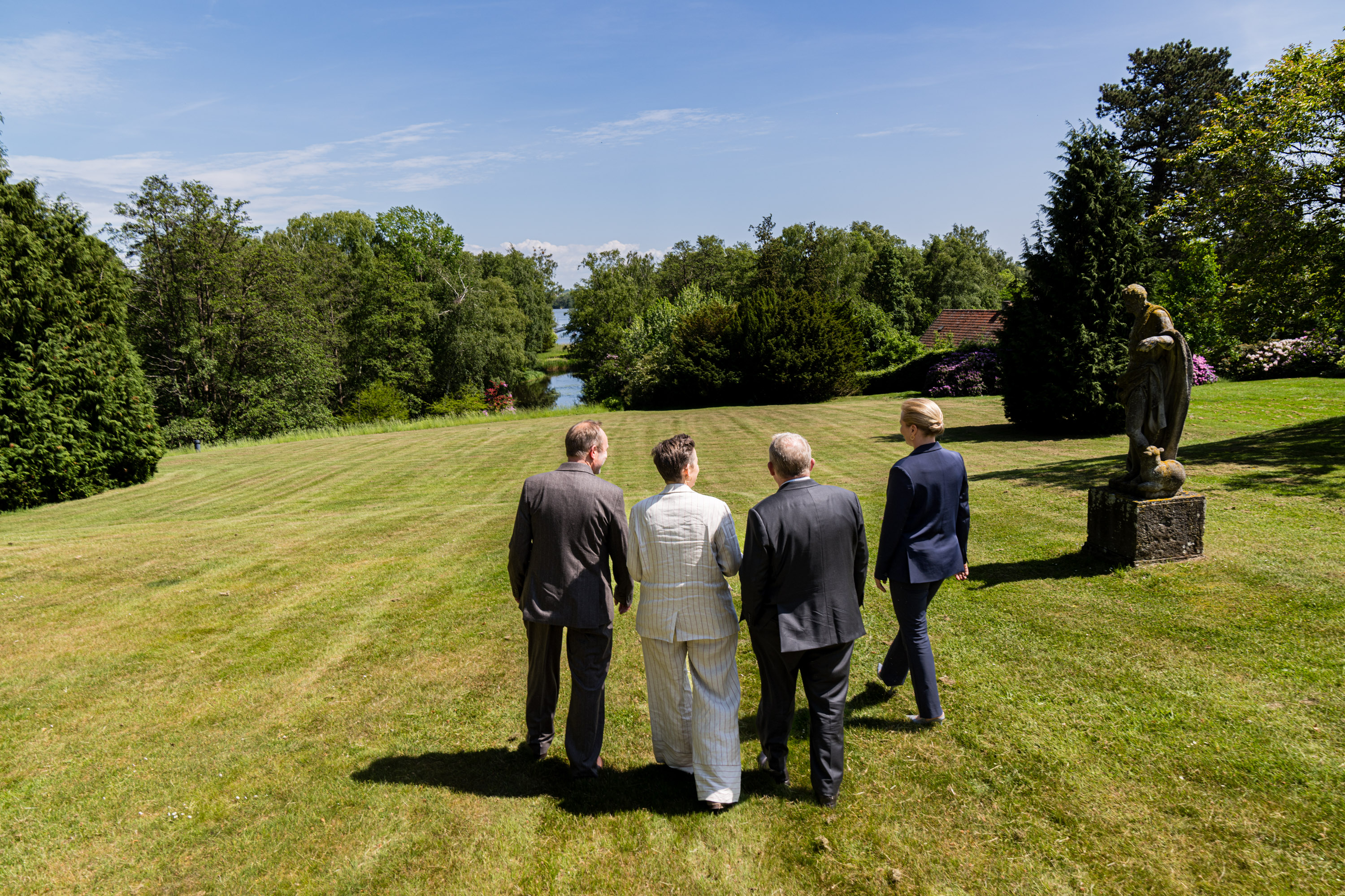 Statsministeren, økonomi- og indenrigsministeren, udenrigsministeren og erhvervs- og konkurrencekraftsministeren på Marienborg.