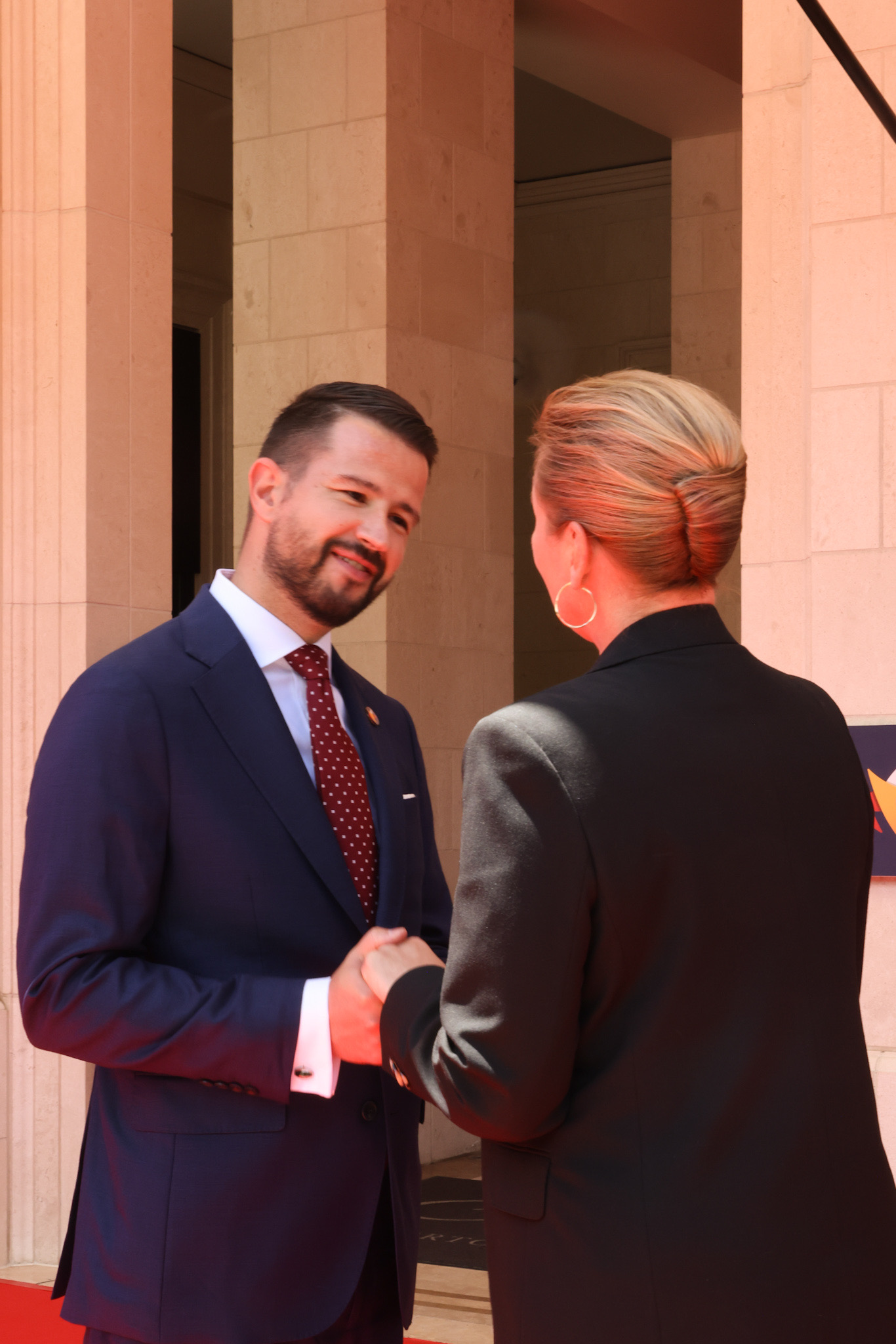STM Frederiksen hilser på Montenegros PM