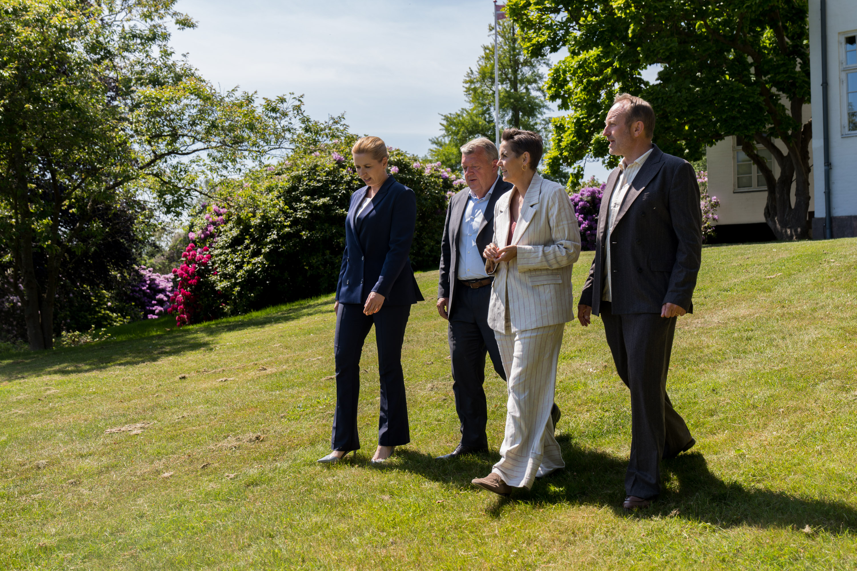 Statsministeren, økonomi- og indenrigsministeren, udenrigsministeren og erhvervs- og konkurrencekraftsministeren på Marienborg.