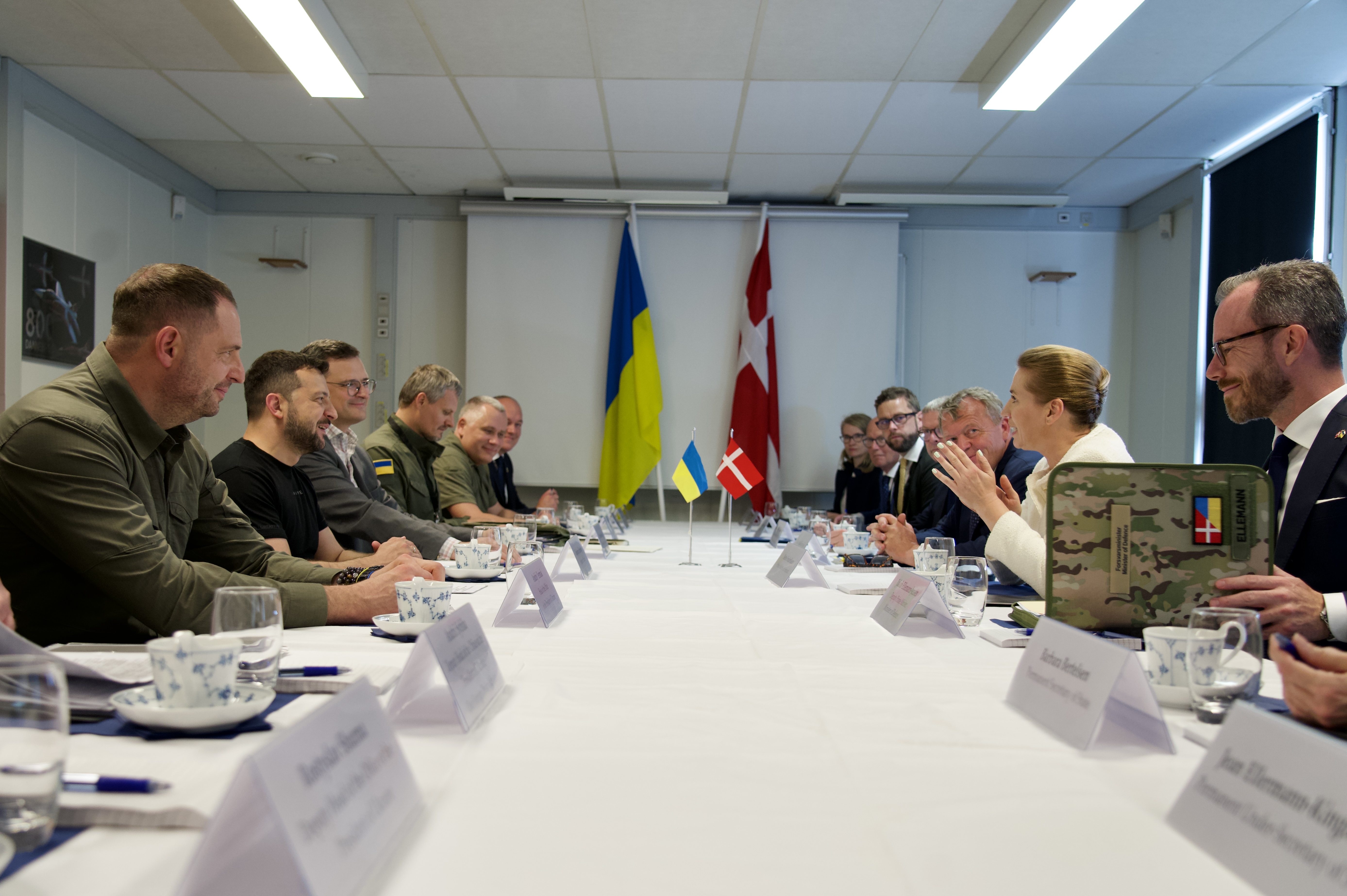 Statsminister Mette Frederiksen og Ukraines præsident Volodymyr Zelenskyy